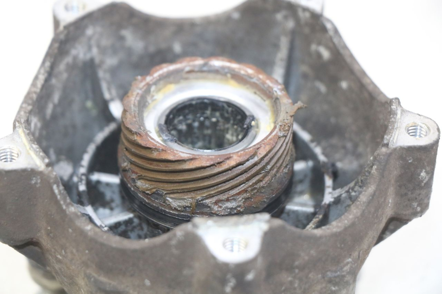 photo de FRONT WHEEL HUB PIAGGIO VESPA LXV 125 (2006 - 2009) - Zoom on usage condition