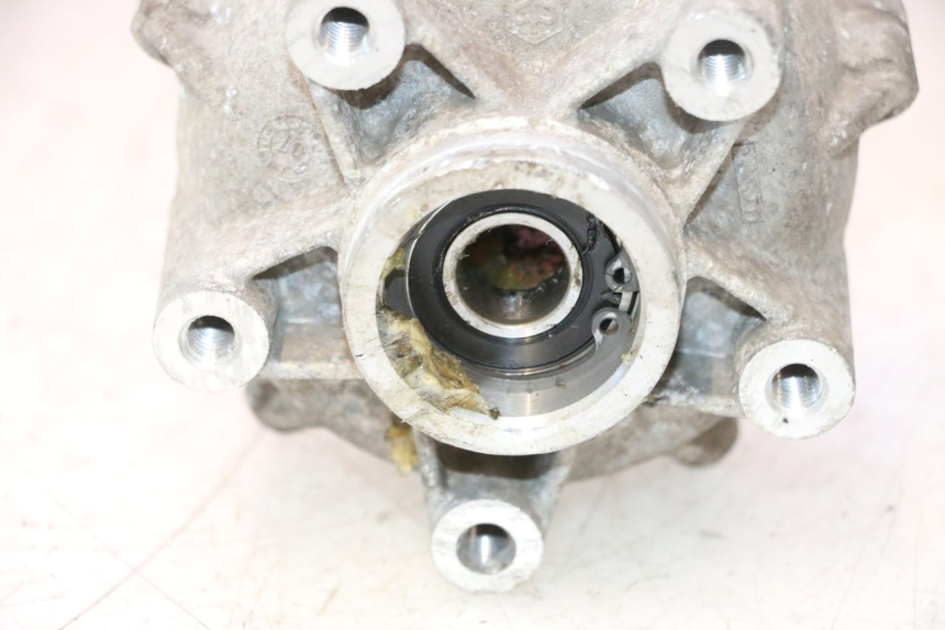 photo de FRONT WHEEL HUB PIAGGIO VESPA S 2T 50 (2007 - 2014) - Zoom on usage condition