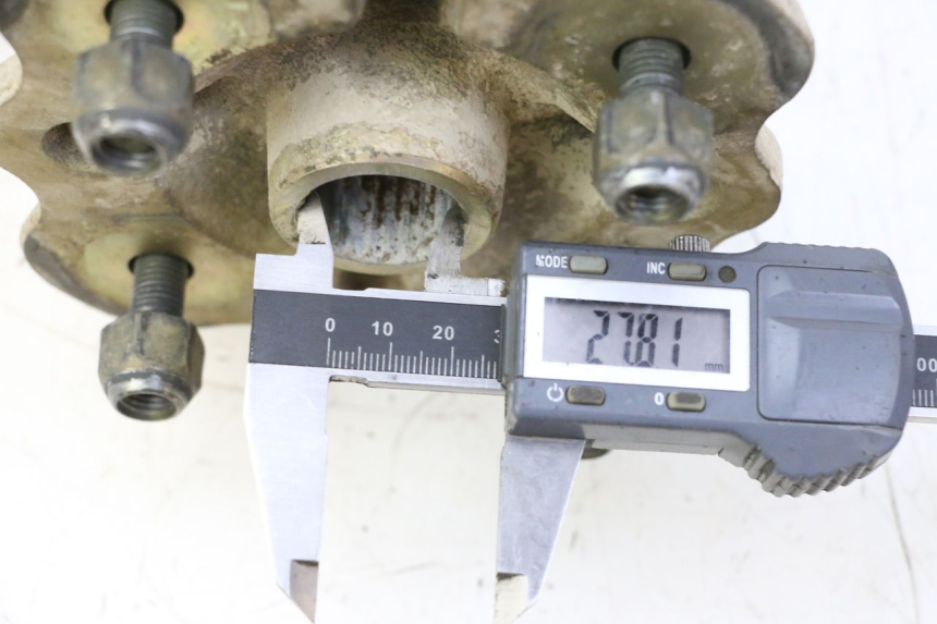 photo de FRONT WHEEL HUB YAMAHA YFM BRUIN 350 (2003 - 2009) - Zoom on usage condition