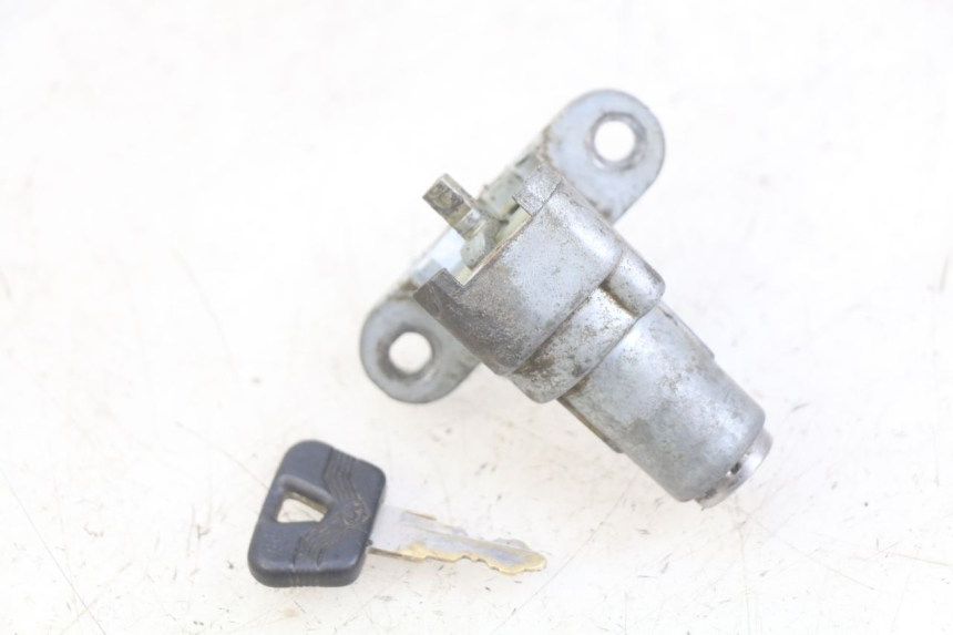 photo de IGNITION SWITCH MBK BOOSTER SPIRIT 50 (1999 - 2003) - Alternative perspective