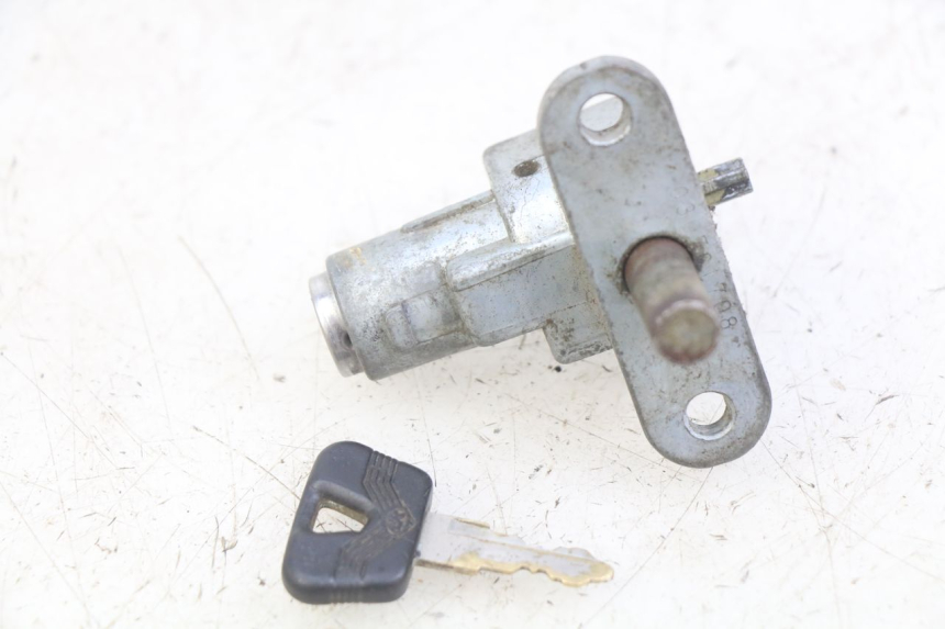 photo de IGNITION SWITCH MBK BOOSTER SPIRIT 50 (1999 - 2003) - Fixing points details