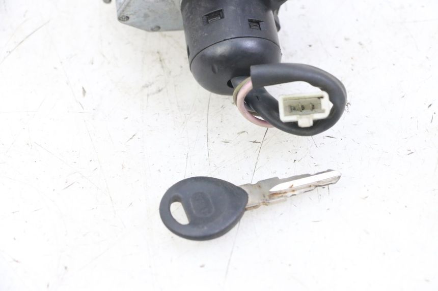 photo de IGNITION SWITCH MBK BOOSTER SPIRIT NAKED 50 (2004 - 2017) - Technical close-up