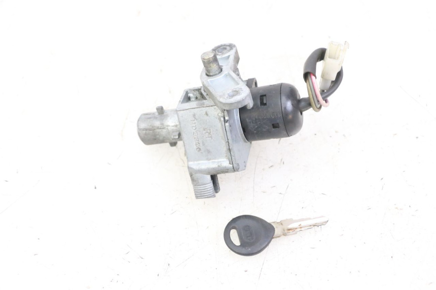 photo de IGNITION SWITCH MBK BOOSTER SPIRIT NAKED 50 (2004 - 2017) - Fixing points details