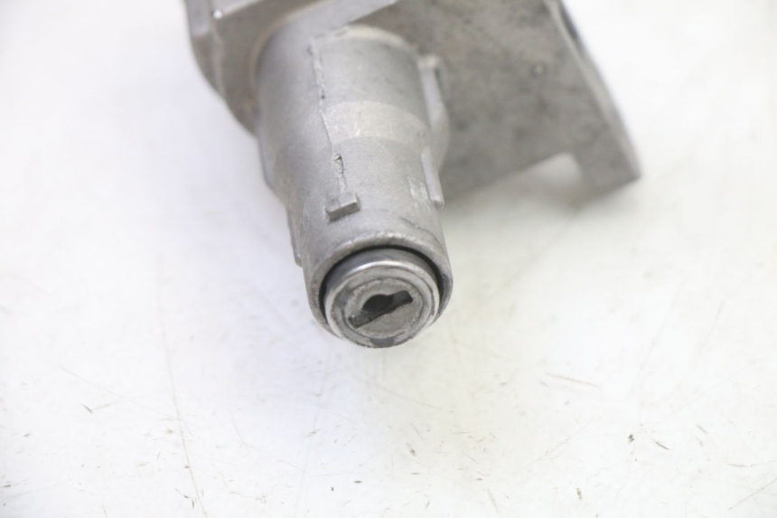 photo de IGNITION SWITCH ORCAL CAVARO 4T 50 (2019 - 2023) - Fixing points details