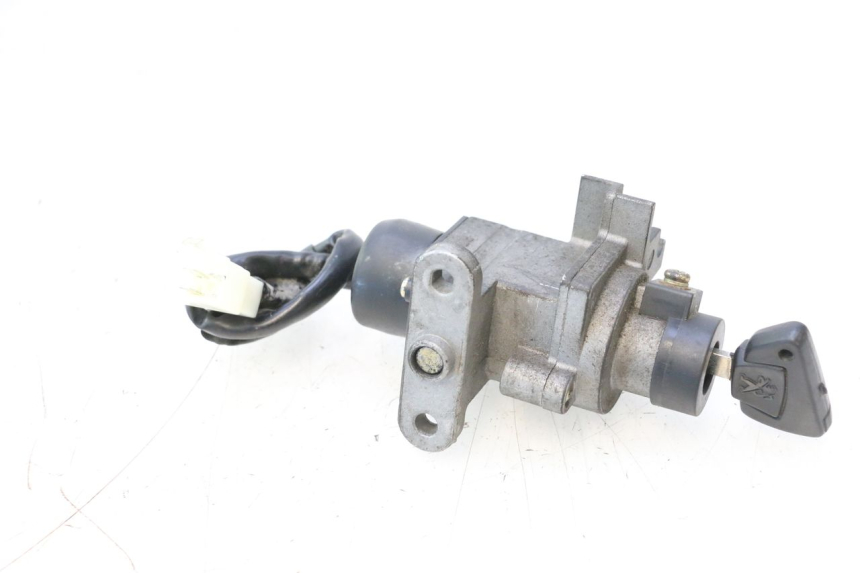 photo de IGNITION SWITCH PEUGEOT CITYSTAR 2T 50 (2018 - 2021) - Fixing points details