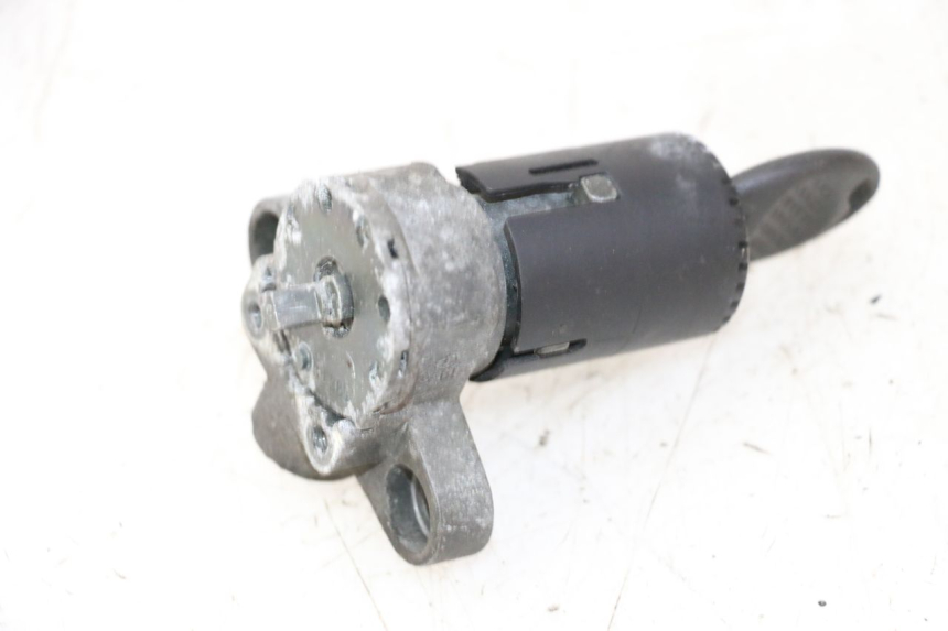 photo de IGNITION SWITCH APRILIA ETX 125 (1998 - 2002) - Alternative perspective