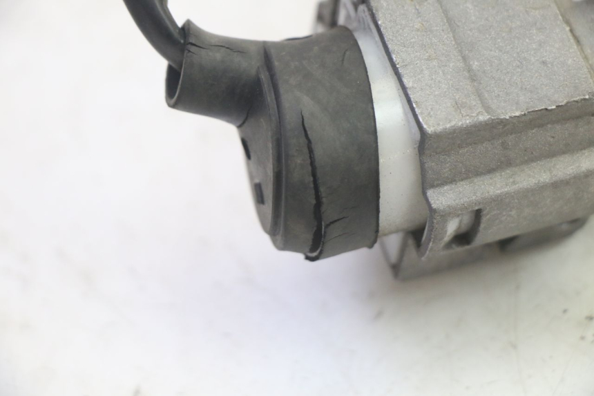 photo de IGNITION SWITCH SYM FIDDLE 3 III 125 (2014 - 2020) - Fixing points details