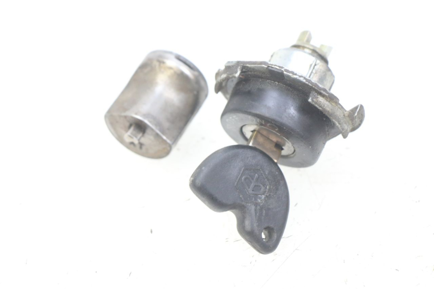 photo de IGNITION SWITCH PIAGGIO FLY 100 (2006 - 2010) - Component detail