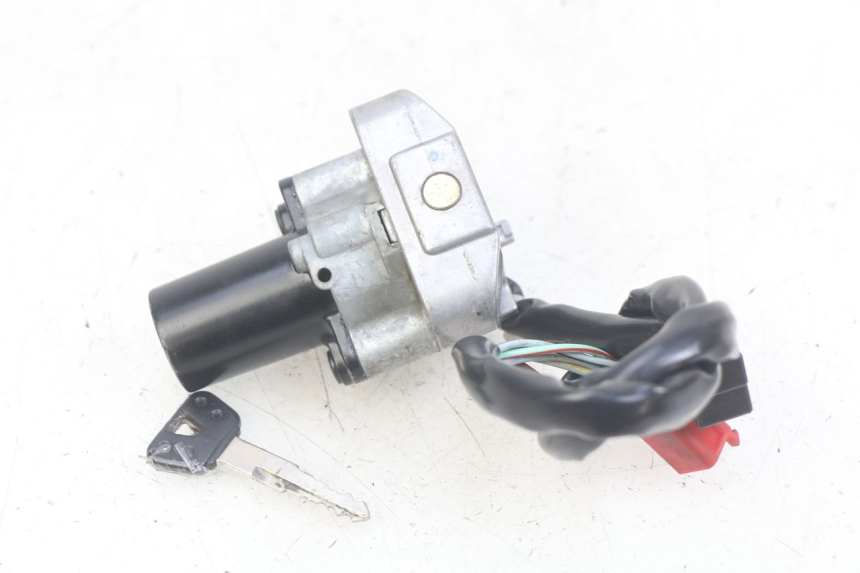 photo de IGNITION SWITCH YAMAHA FZS FAZER 600 (1998 - 2001) - Alternative perspective