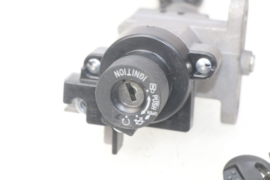 photo de IGNITION SWITCH PEUGEOT KISBEE 2T 50 (2010 - 2017) - Fixing points details