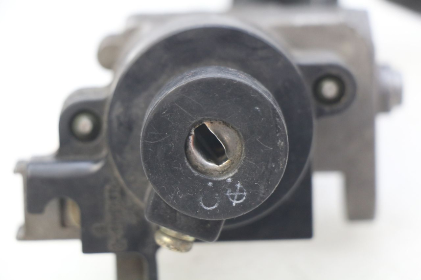 photo de IGNITION SWITCH PEUGEOT KISBEE 4T 50 (2010 - 2017) - Surface and material condition