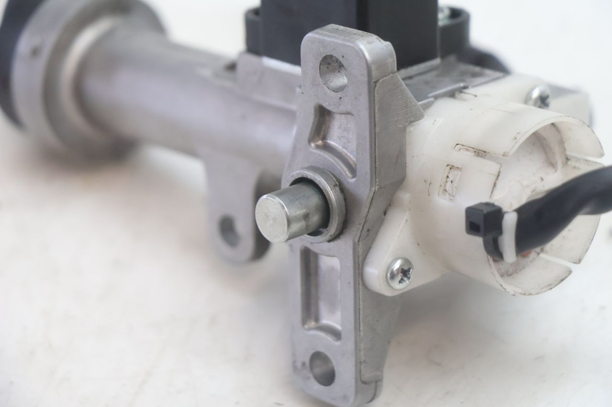 photo de IGNITION SWITCH PIAGGIO MP3 HPE 530 (2022 - 2026) - Fixing points details