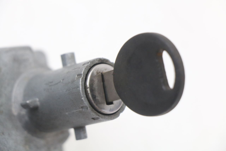 photo de ignition switch MBK OVETTO ONE 2T 50 (2013 - 2017) - Fixing points details