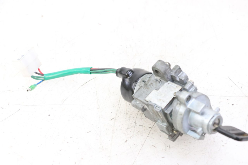 photo de IGNITION SWITCH KYMCO PEOPLE S 125 (2000 - 2008) - Zoom on usage condition