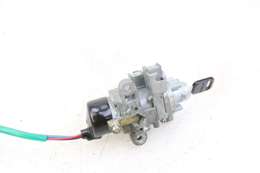 photo de IGNITION SWITCH KYMCO PEOPLE S 125 (2000 - 2008) - Alternative perspective