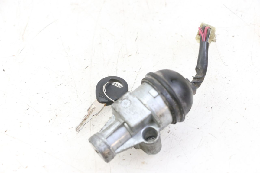 photo de IGNITION SWITCH PEUGEOT LUDIX 50 (2008 - 2017) - Alternative perspective