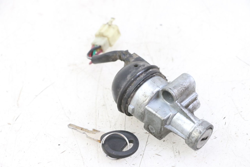 photo de IGNITION SWITCH PEUGEOT LUDIX 50 (2008 - 2017) - Technical close-up