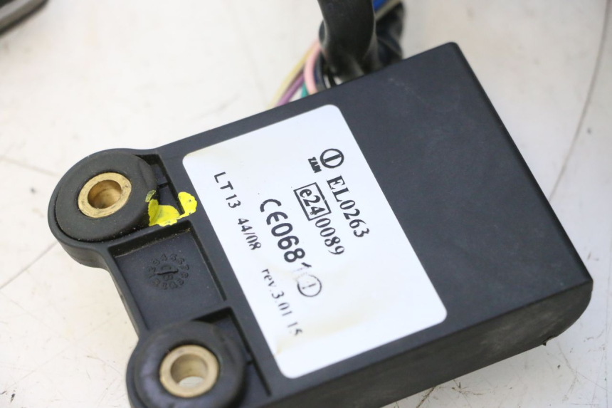 photo de IGNITION SWITCH CAN-AM SPYDER RS 1000 (2008 - 2012) - Fixing points details