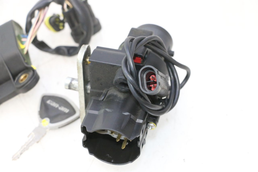 photo de IGNITION SWITCH CAN-AM SPYDER RS 1000 (2008 - 2012) - Markings and original references