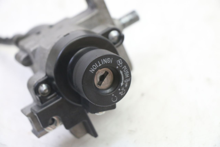 photo de IGNITION SWITCH PEUGEOT STREETZONE I NAKED 2T 50 (2018 - 2020) - Zoom on usage condition