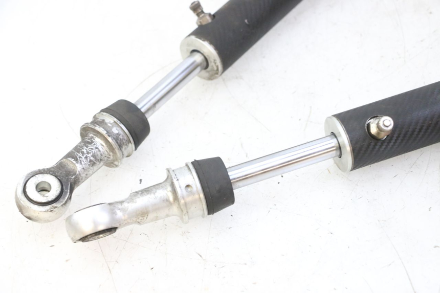 photo de REAR SHOCK ABSORBER PAIR QUADRO 4 4D 350 (2015 - 2018) - Distinctive features