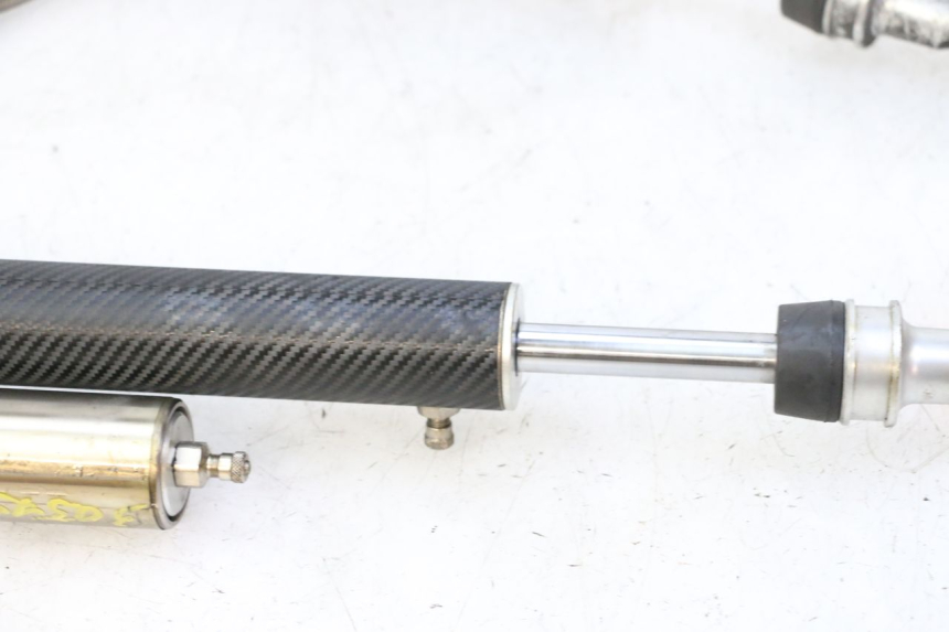 photo de REAR SHOCK ABSORBER PAIR QUADRO 4 4D 350 (2015 - 2018) - Surface and material condition