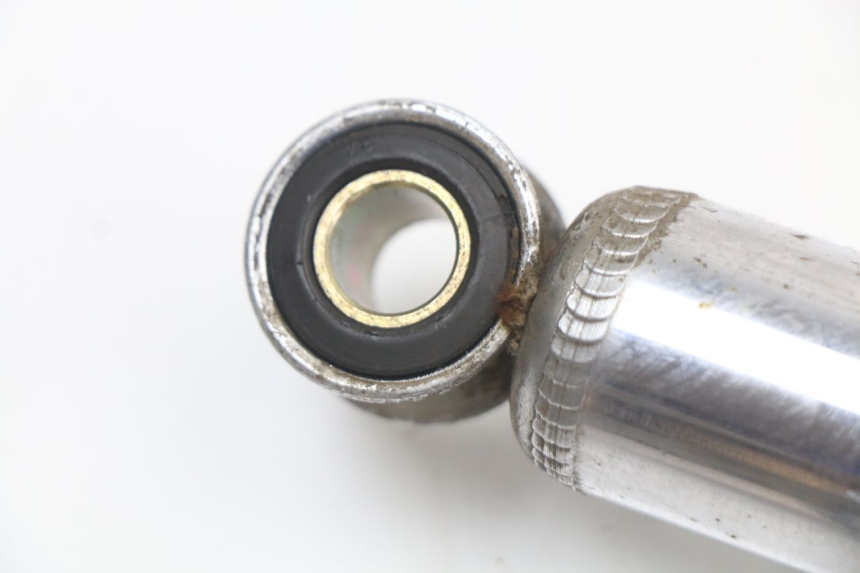 photo de REAR SHOCK ABSORBER SUZUKI GN 125 (1997 - 2000) - Technical close-up