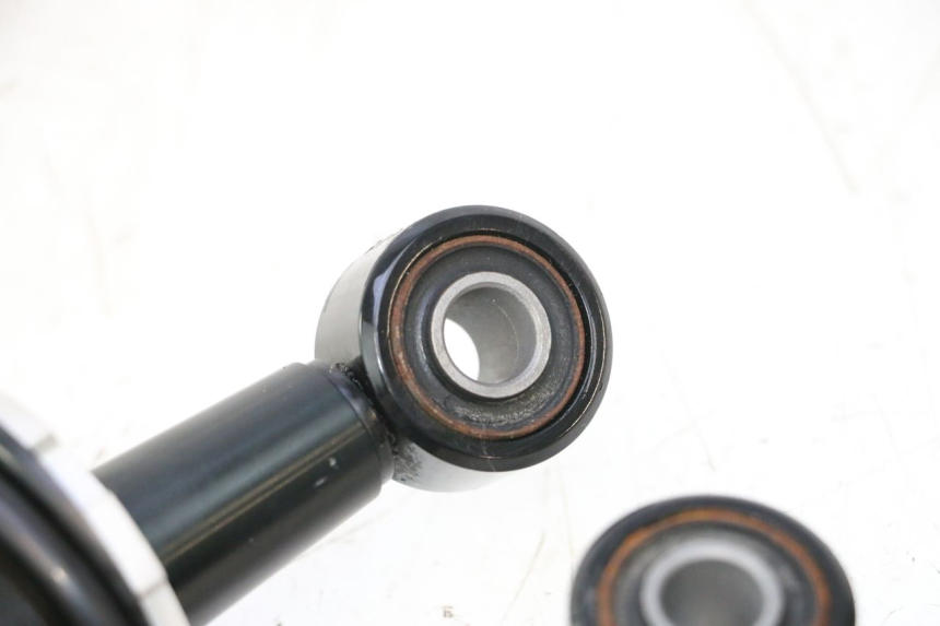 photo de REAR SHOCK ABSORBER PIAGGIO MP3 HPE 530 (2022 - 2026) - Surface and material condition