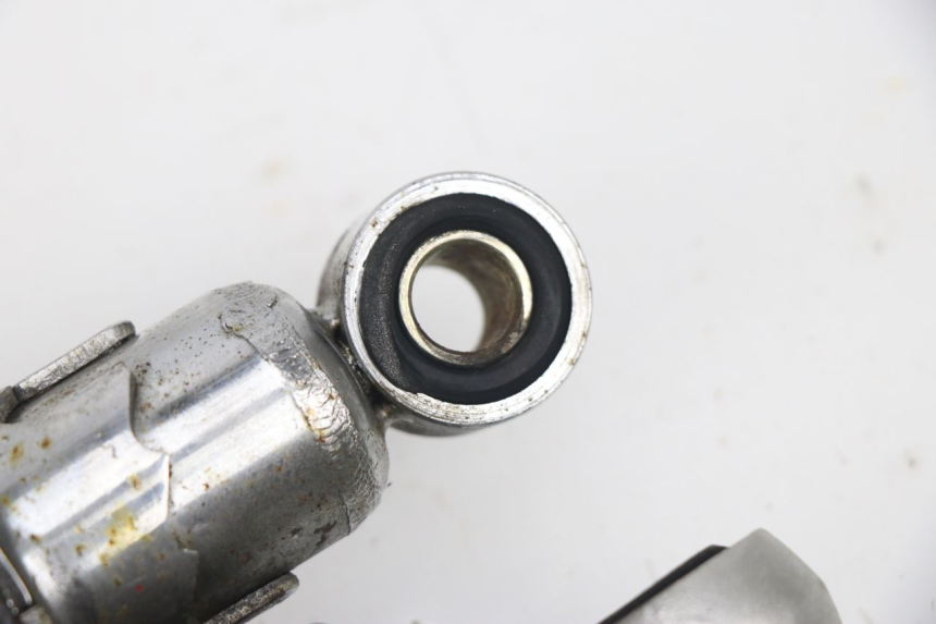 photo de REAR SHOCK ABSORBER KYMCO PULSAR 125 (2008 - 2015) - Technical close-up