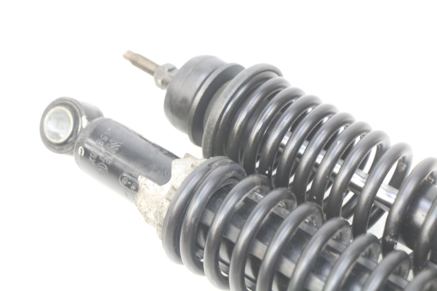 photo de PAIR OF REAR SHOCK ABSORBERS PIAGGIO VESPA GTS IGET ABS 125 (2017 - 2023) - Technical close-up