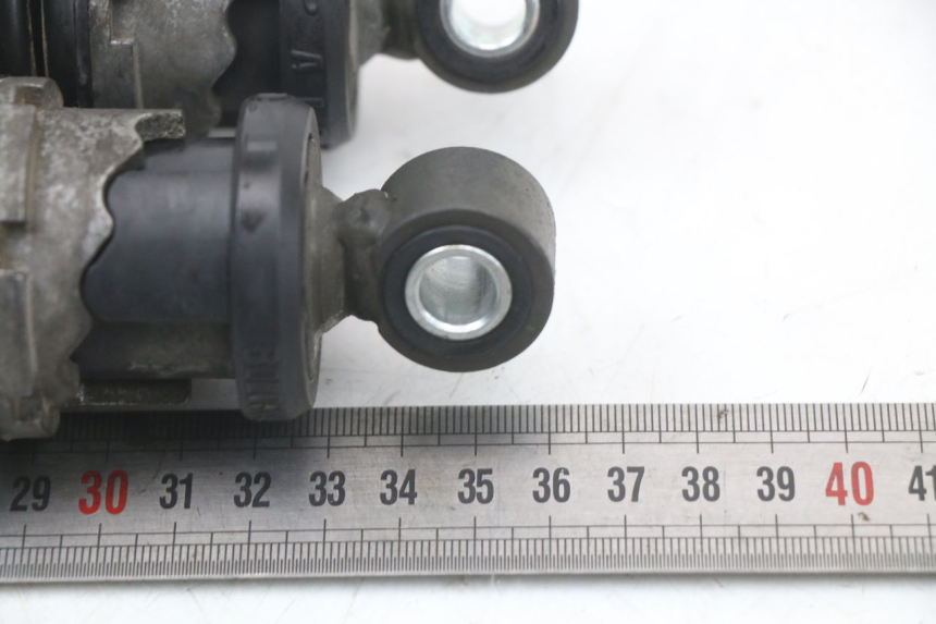 photo de REAR SHOCK ABSORBER PAIR YAMAHA YP MAJESTY 125 (2002 - 2006) - Zoom on usage condition