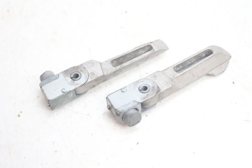 photo de PAIR REAR FOOTRESTS KYMCO AGILITY CITY 2T 50 (2008 - 2016) - Surface and material condition