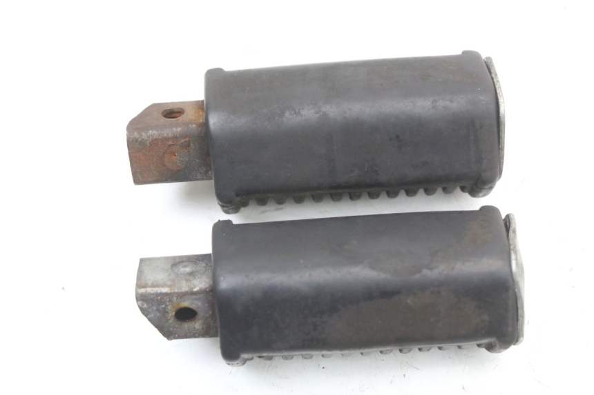 photo de PAIR REAR FOOTRESTS HYOSUNG GV AQUILA 125 (2000 - 2009) - Alternative perspective