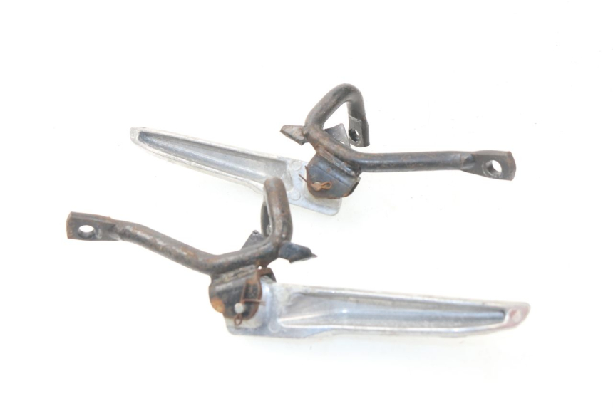 photo de PAIR OF REAR FOOTRESTS JONWAY AZTRAL 125 (2008 - 2017) - Zoom on usage condition