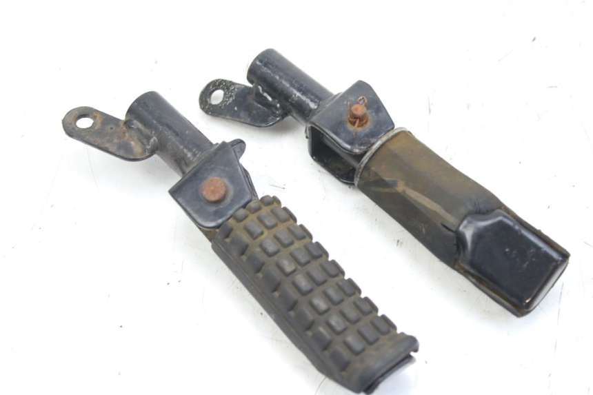 photo de PAIR OF REAR FOOTRESTS WILDLANDER BISCUIT 125 (2004 - 2010) - Zoom on usage condition