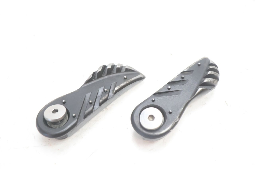 photo de PAIR OF REAR FOOTRESTS MBK BOOSTER SPIRIT 50 (2004 - 2017) - Component detail