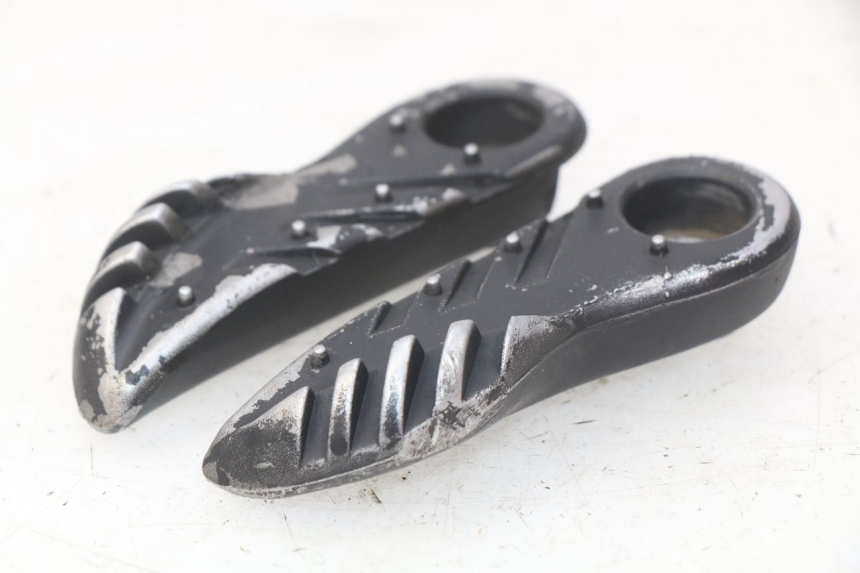 photo de PAIR OF REAR FOOTRESTS MBK BOOSTER SPIRIT NAKED 50 (2004 - 2017) - Main view