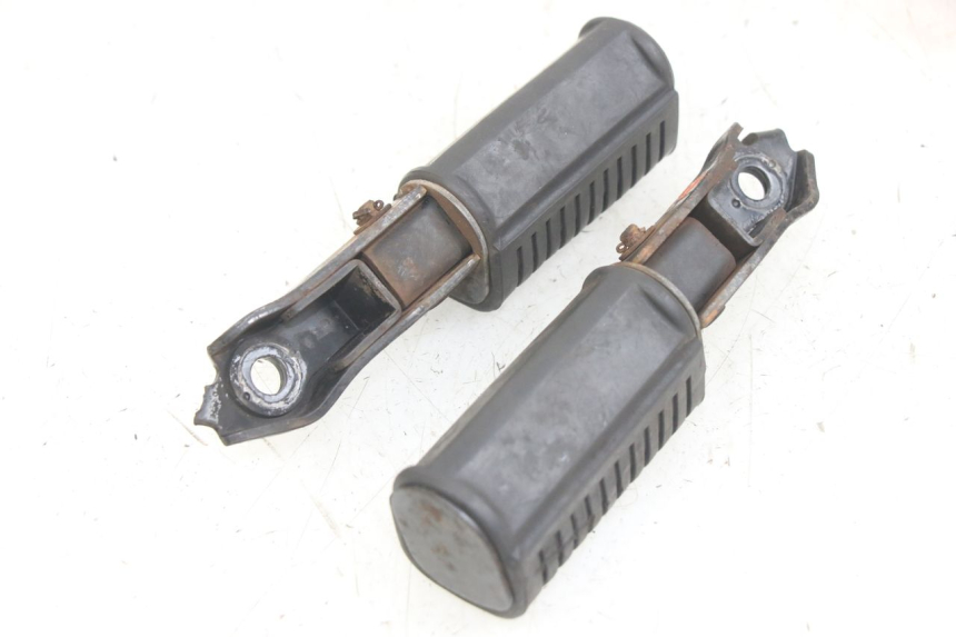 photo de PAIR OF REAR FOOTRESTS HONDA CA REBEL 125 (1995 - 2001) - Zoom on usage condition