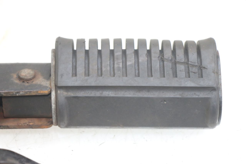 photo de PAIR OF REAR FOOTRESTS HONDA CA REBEL 125 (1995 - 2001) - Alternative perspective