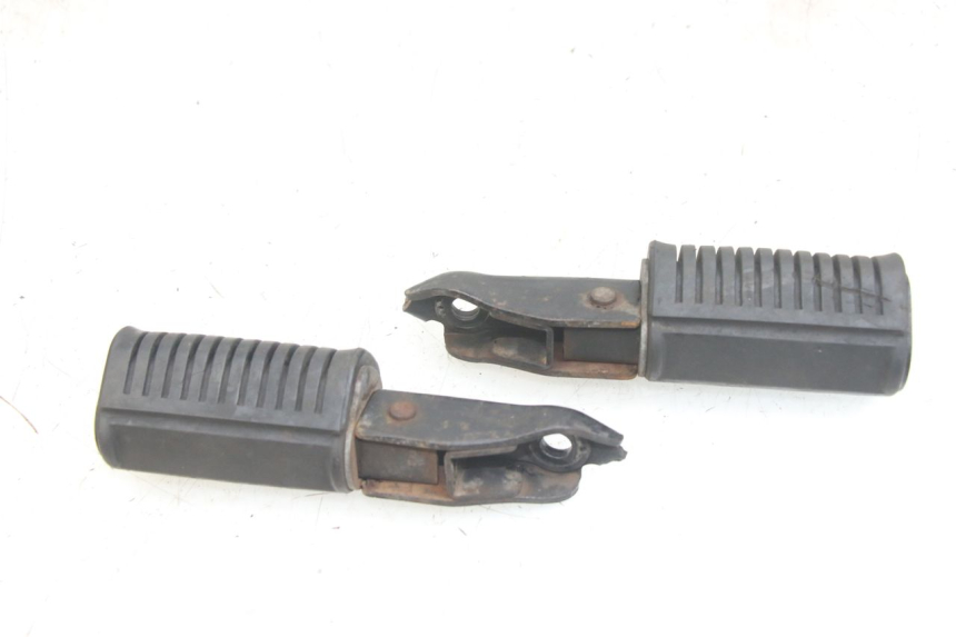 photo de PAIR OF REAR FOOTRESTS HONDA CA REBEL 125 (1995 - 2001) - Technical close-up