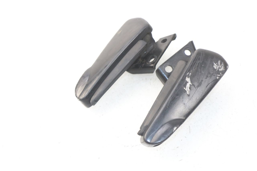 photo de PAIR REAR FOOTRESTS PIAGGIO CARNABY 125 (2007 - 2011) - Technical close-up