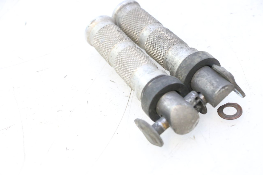 photo de PAIR REAR FOOTRESTS HONDA CB F HORNET 600 (2005 - 2006) - Zoom on usage condition