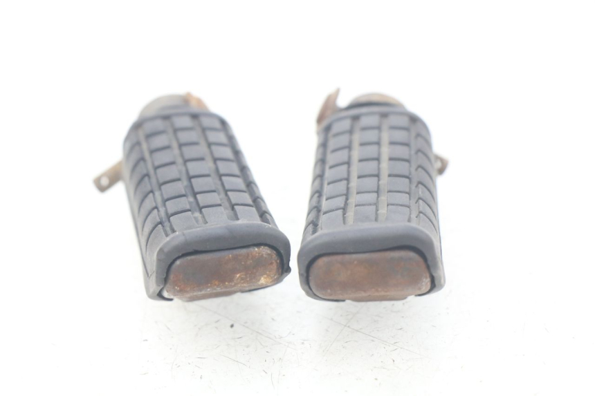 photo de PAIR REAR FOOTRESTS HONDA CBR R 125 (2003 - 2006) - Zoom on usage condition