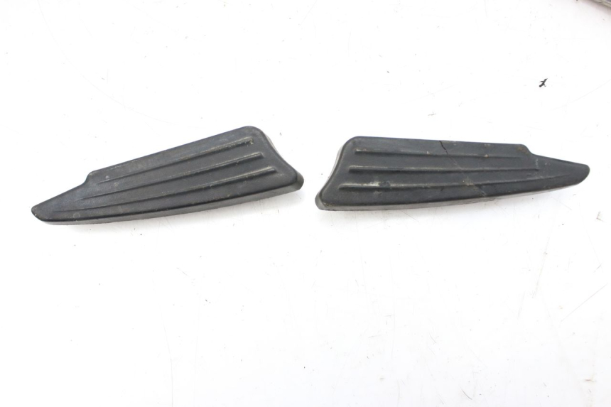 photo de PAIR OF REAR FOOTRESTS PEUGEOT CITYSTAR 125 (2011 - 2017) - Checked used part