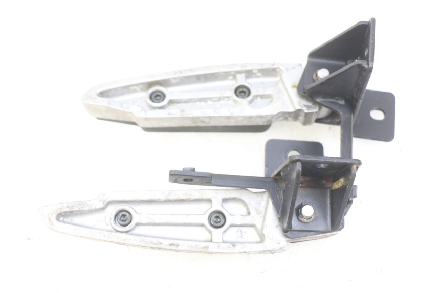 photo de PAIR REAR FOOTRESTS PEUGEOT CITYSTAR IE 2T 50 (2018 - 2021) - Technical close-up