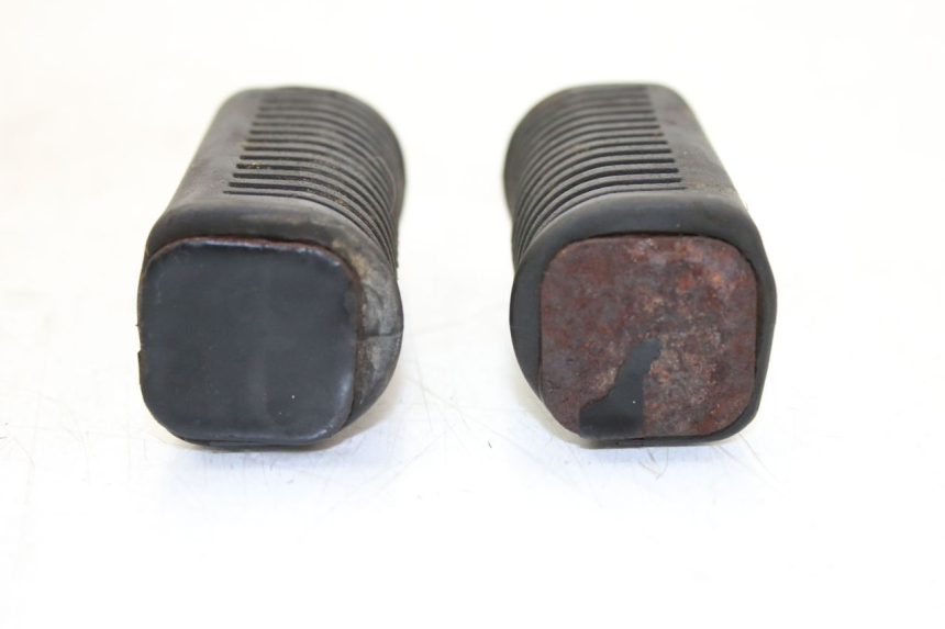 photo de PAIR OF REAR FOOTRESTS SUZUKI CP 80 (1985 - 1996) - Alternative perspective
