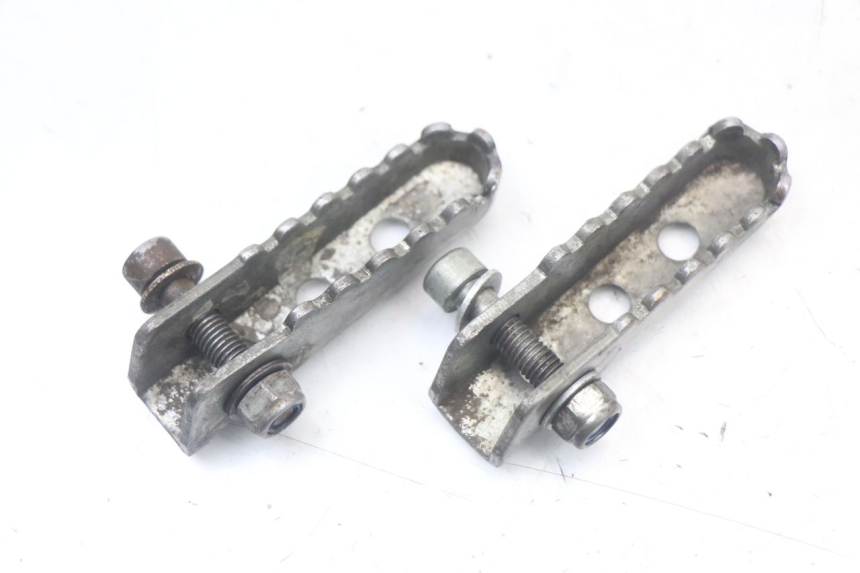 photo de PAIR REAR FOOTRESTS DERBI SENDA SM DRD X-TREME 50 (2011 - 2017) - Zoom on usage condition