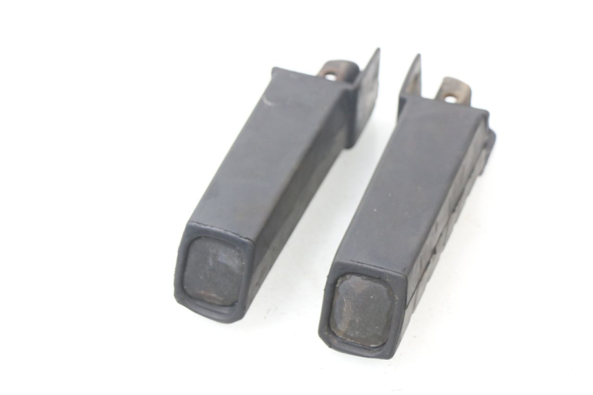 photo de PAIR REAR FOOTRESTS HONDA FES PANTHEON 125 (2003 - 2007) - Alternative perspective