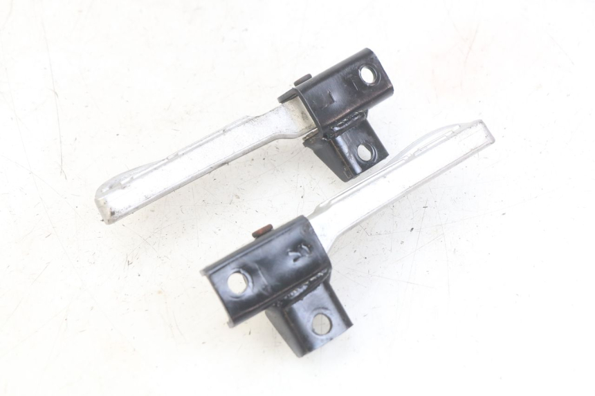 photo de PAIR OF REAR FOOTRESTS SYM FIDDLE 3 III 125 (2014 - 2020) - Technical close-up
