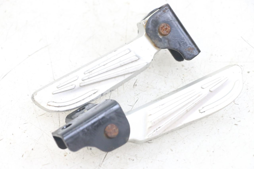 photo de PAIR OF REAR FOOTRESTS SYM FIDDLE 3 III 125 (2014 - 2020) - Fixing points details
